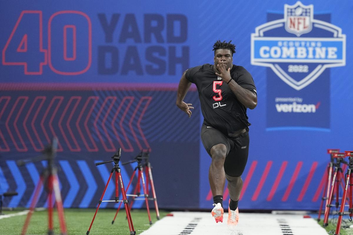 Massive debate: How high will Georgia's dancing bear, Jordan Davis, be  drafted?