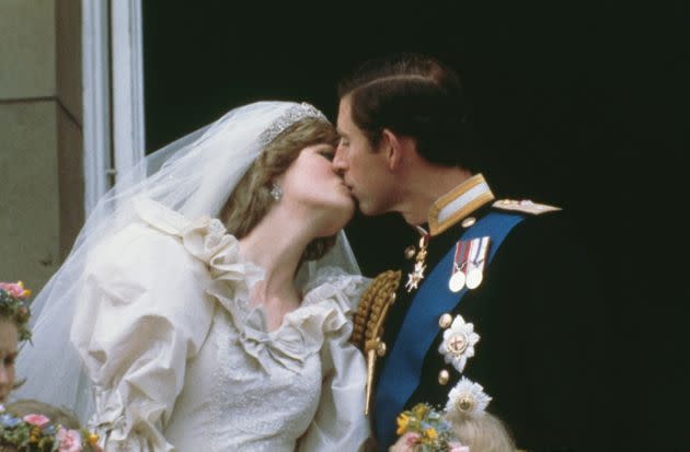 Prince Charles, Prince of Wales, kissing his wife, Princess Diana (1961 - 1997), on the balcony of Buckingham Palace in London after their wedding, 29th July 1981. (Photo by Keystone/Hulton Archive/Getty Images) (Photo: Keystone via Getty Images)