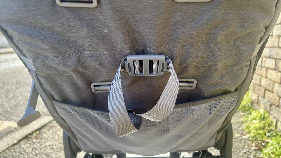 a photo of the newborn nest straps on the Ergobaby Metro+ Deluxe Stroller