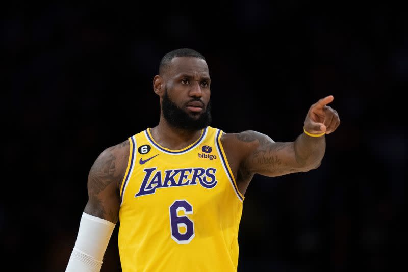 ▲LeBron James在最後0.1秒切入上籃得手，幫助湖人扳平戰局，並率隊贏球。（圖／美聯社／達志影像）