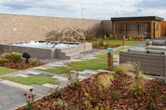 Bid for new garden spa at luxury gym site