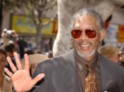 Bei so viel hochkarätigen Rollen und Kritikerlob war es nur eine Frage der Zeit, bis Morgan Freeman in eine illustre Auswahl aufgenommen wurde: 2003 bekam der US-Amerikaner seinen eigenen Stern auf dem Hollywood Walk of Fame. (Bild: Getty Images / Vince Bucci)