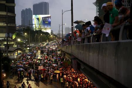 Protesters belonging to the Iglesia ni Cristo (Church of Christ) group march along EDSA highway in Mandaluyong, Metro Manila August 30, 2015. REUTERS/Romeo Ranoco