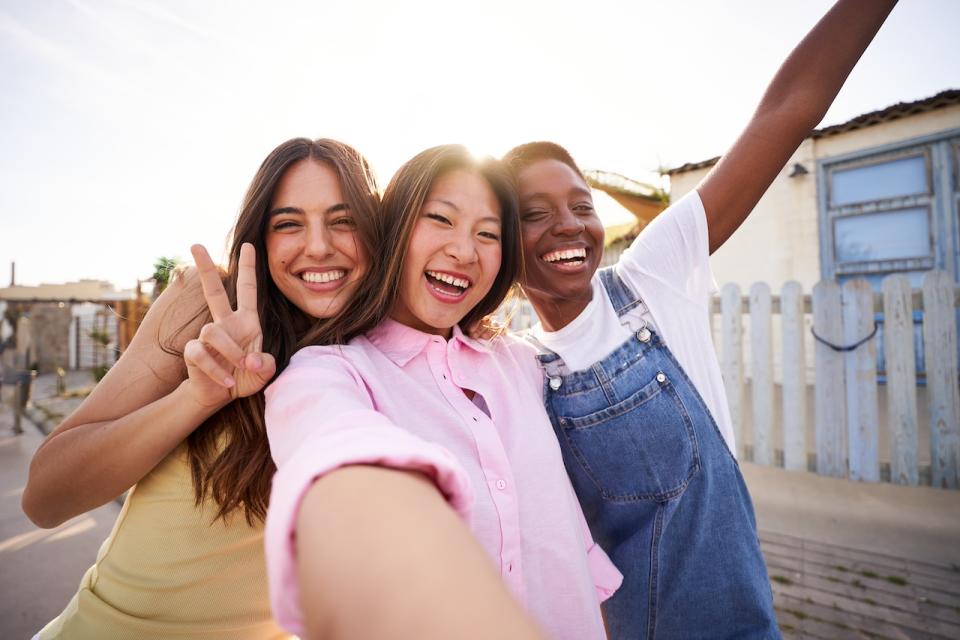 3.8 Journée internationale de la femme | Pourquoi est-elle le 8 mars ?Découvrez l'origine de la Journée de la femme dans un article et 3 exercices quotidiens pour que les filles s'aiment en ce jour