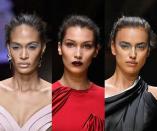 <p>Keine Spur mehr vom üblichen Hollywood-Look mit Bling-Bling. Sexy Models wie Joan Smalls, Bella Hadid und Irina Sheyk steckten in diesem Jahr in Entwürfen, die es so bei Versace noch nie gab. (Bild: Getty Images)</p>