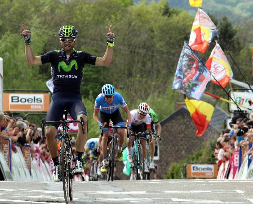 El ciclista español del Movistar Alejandro Valverde celebra al cruzar la meta para ganar la edición 78 de la vuelta ciclista La Flecha de Valona (Waalse Pijl-Walloon Arrow), 199km entre Bastonia y Huy, el 23 de abril de 2014. (POOL/AFP | Etienne Garnier)