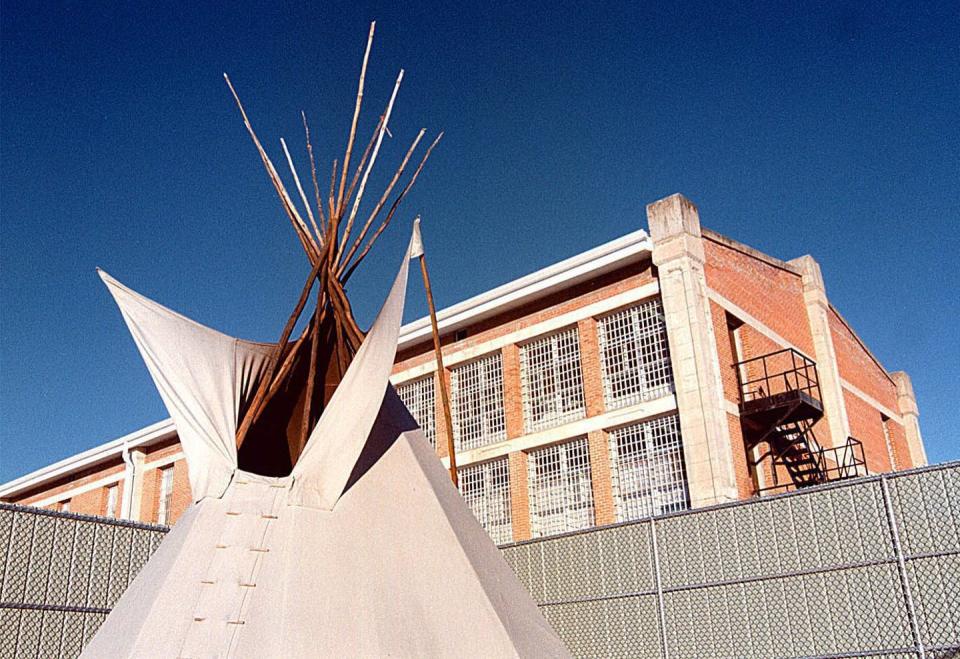 <span class="caption">A teepee outside the women's unit of the Saskatchewan Penitentiary in Prince Albert, Sask., Jan., 2001. </span> <span class="attribution"><span class="source">CP PHOTO/Thomas Porter</span></span>