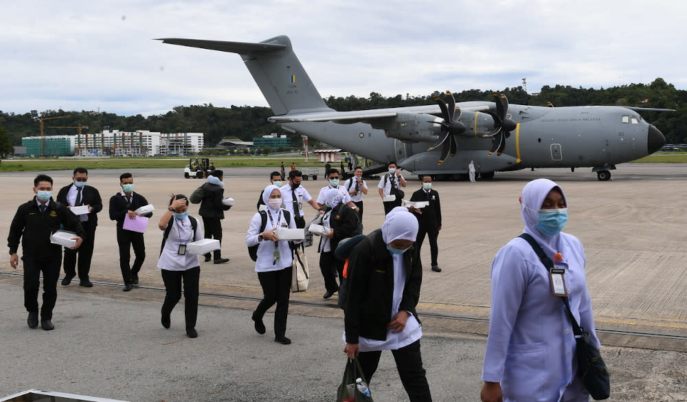 Medical officers and assistant medical officers along with five doctors from Kelantan, Terengganu, Putrajaya, Johor, Melaka and Negri Sembilan arriving at Terminal 2 of Kota Kinabalu International Airport for the Covid-19 Assistance Mission in Sabah, October 27, 2020. — Bernama pic