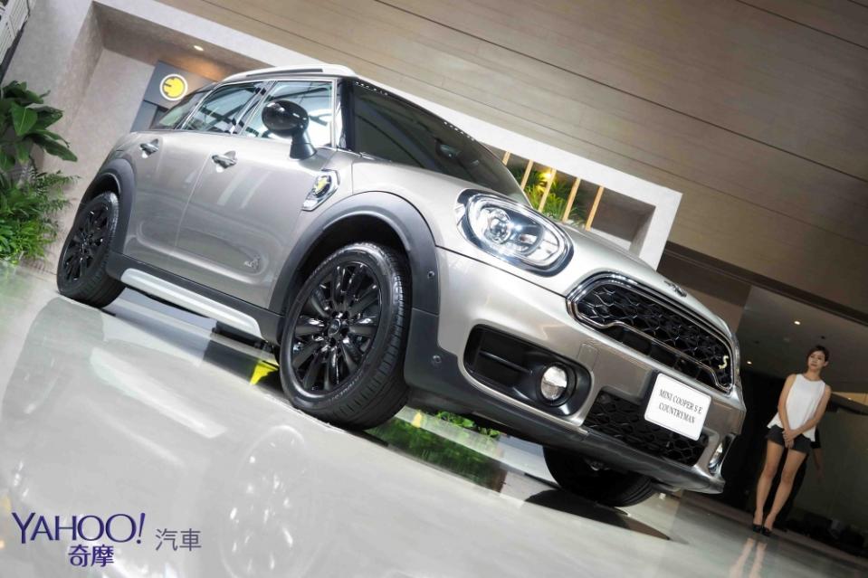 終於有油電了！Mini Cooper S E Countryman All4發電價216萬元起