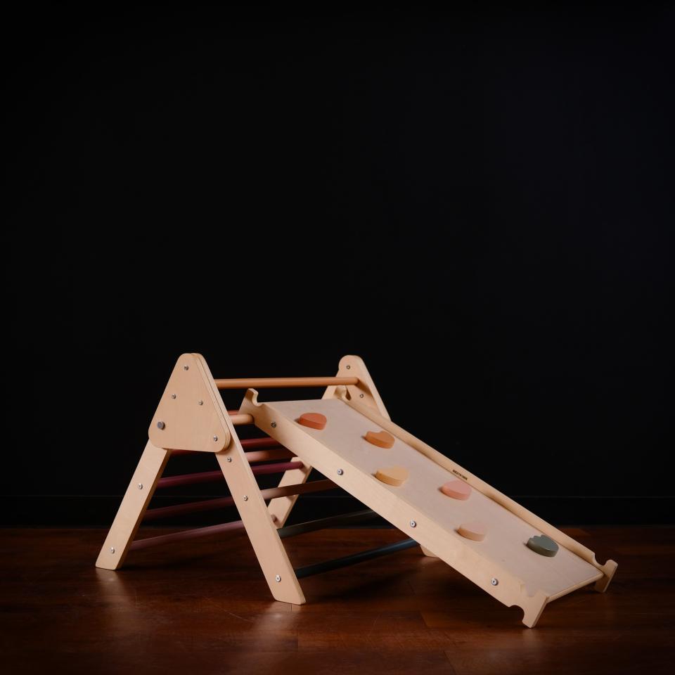 Small Foldable Climbing Triangle with Ramp