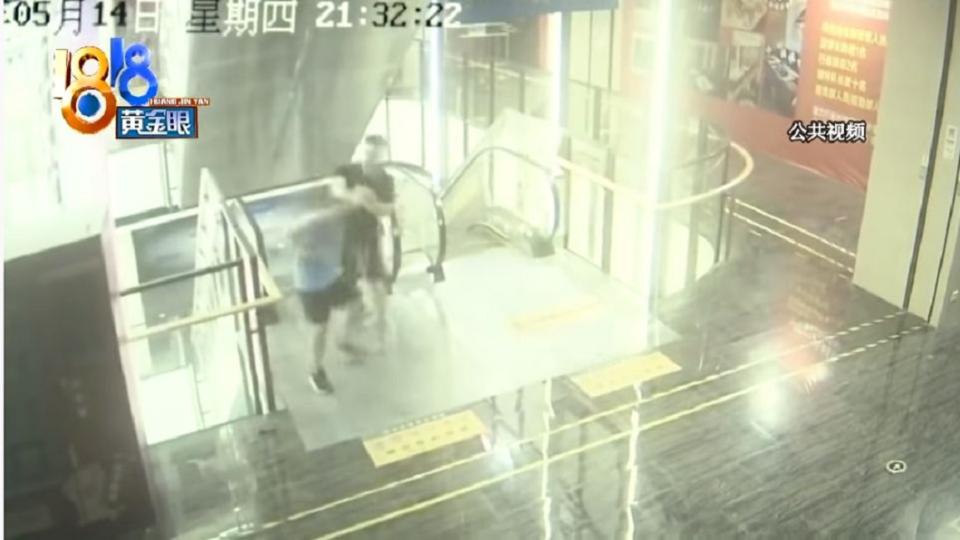 杭州1名男子日前到健身房運動時，離開前遭教練連續掌摑11下。(圖／翻攝自YouTube)