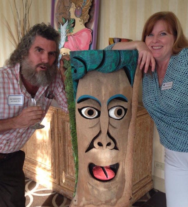 Suzy Fleming Leonard, left, fangirls over artist Ed "Ed's Heads" Volonnino at a 2014 event.