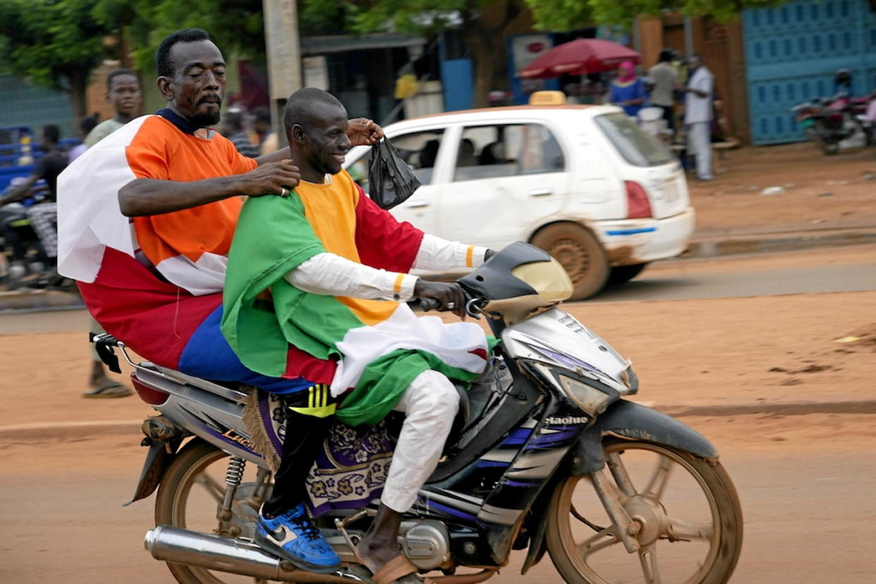 Des partisans du coup d'État au Niger, le 28 juillet dernier.    - Credit:Sam Mednick/AP/SIPA