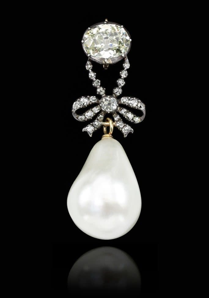 4) Marie-Antoinette's Pearl