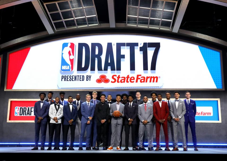 <p>Front Row (L-R) – OG Anunoby, Dennis Smith, Malik Monk, Luke Kennard, Lonzo Ball, Markelle Fultz, De’aaron Fox, Frank Ntilikina, Justin Jackson, Back Row (L-R) Bam Adebayo, Jonathan Isaac, Justin Patton, Lauri Markkanen, Jayson Tatum, Josh Jackson, Zach Collins, Donovan Mitchell and TJ Leaf pose prior to the 2017 NBA Draft on June 22, 2017 at Barclays Center in Brooklyn, New York. </p>