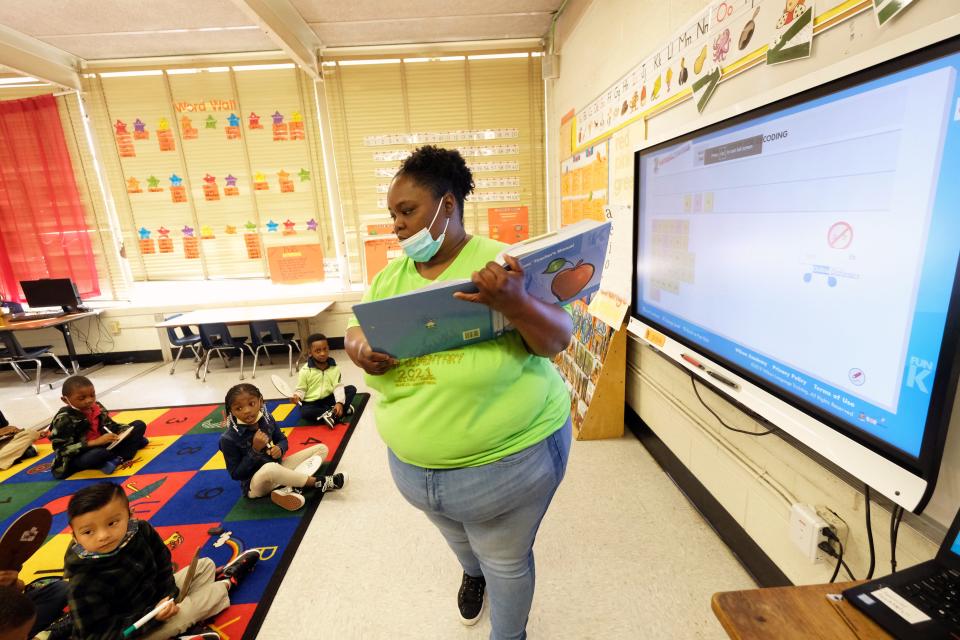 Sophelia Sykes, a teacher at Spann Elementary School, in Jackson, Miss., gives instructions during her kindergarten class.