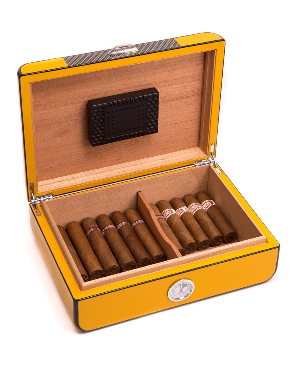 40) Lacquered Cigar Humidor
