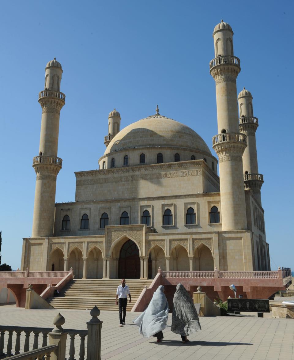 <p><b>Azerbaijan</b></p> <p><b>GDP (PPP) per capita:</b> $10,136 (2011)</p> <p>(AFP PHOTO / VANO SHLAMOV)</p>