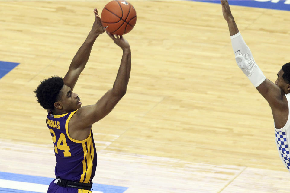 LSU's Cameron Thomas, left, shoots near Kentucky's Keion Brooks Jr. during the first half of an NCAA college basketball game in Lexington, Ky., Saturday, Jan. 23, 2021. (AP Photo/James Crisp)