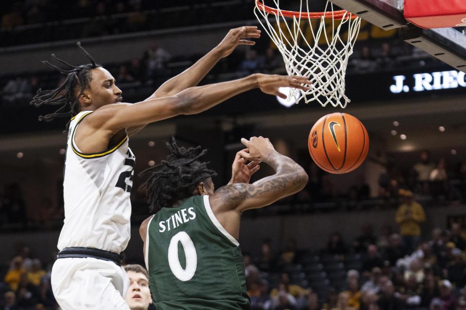 Missouri's Aidan Shaw, top, blocks the shot of Loyola Md's D'Angelo Stines during the second half of an NCAA college basketball game Saturday, Nov. 25, 2023, in Columbia, Mo. Missouri won 78-70. (AP Photo/L.G. Patterson)