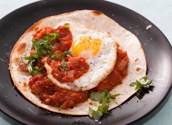 <strong>Get the <a href="http://www.huffingtonpost.com/2011/10/27/huevos-rancheros_n_1056884.html" target="_hplink">Huevos Rancheros recipe</a></strong>      