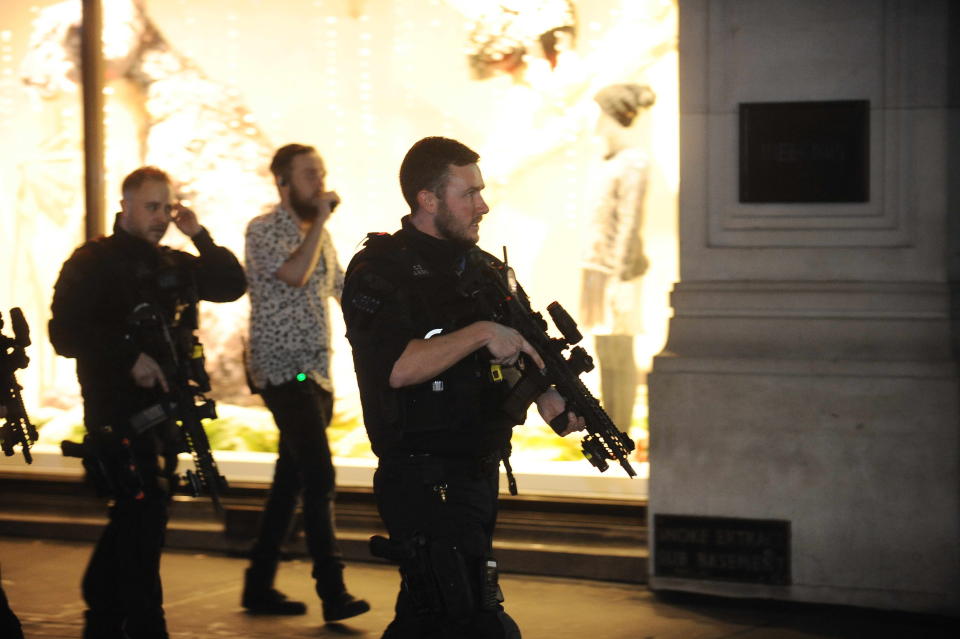 <p>Police and armed police at Oxford Circus conduct an evacuation after a reported incident on Nov. 24, 2017. (Photo: Marcin Wziontek/REX/Shutterstock) </p>