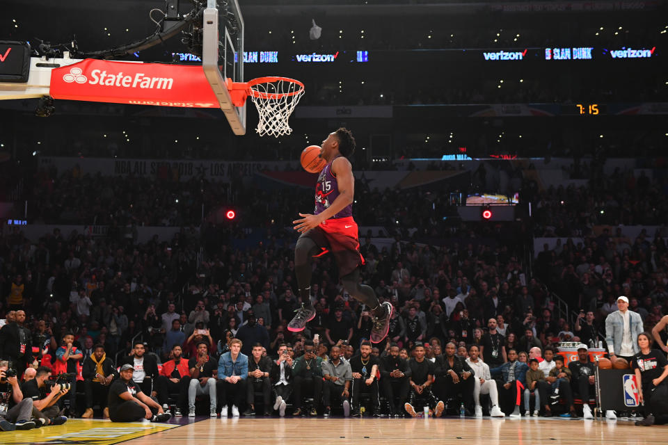 Donovan Mitchell did his best Vince Carter impression to capture the 2018 Slam Dunk Contest.