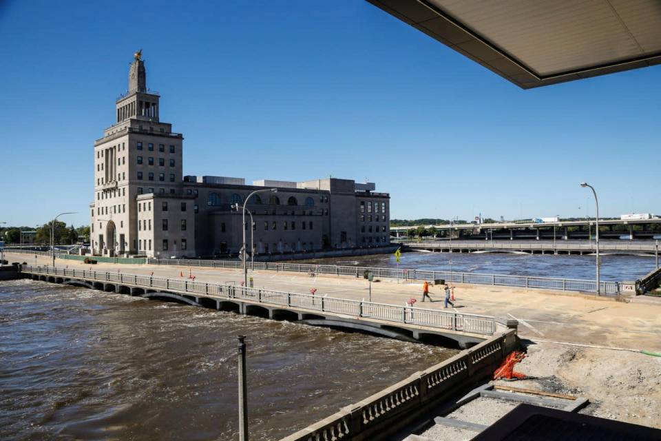 <p>The flood water along the Cedar River continues to rise in Downtown Cedar Rapids, Iowa, Tuesday, Sept. 27, 2016. (Zach Boyden-Holmes/The Register via AP)</p>