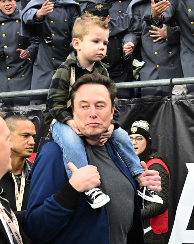 Elon Musk con su hijo X Æ A-Xii