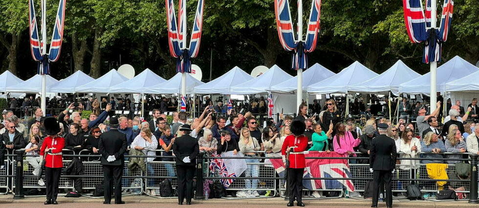 Des dizaines de milliers de Britanniques ont accompagné le cortège royal lors des funérailles de la reine Elisabeth II, lundi 19 septembre, à Londres.   - Credit:Laure van Ruymbeke