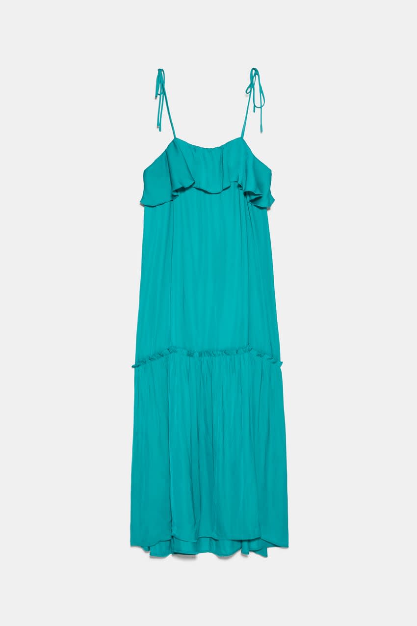 29,99€ au lieu de 49,95€<br><br><a href="https://www.zara.com/fr/en/ruffled-dress-p00787024.html?v1=39614929&v2=1574362" rel="nofollow noopener" target="_blank" data-ylk="slk:Acheter;elm:context_link;itc:0;sec:content-canvas" class="link ">Acheter</a>