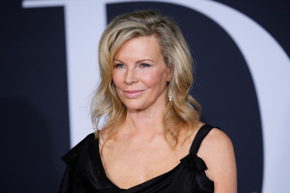 <p>Kim Basinger compró a principios de los 90 una ciudad entera en el estado de Georgia por 18 millones de euros, una inversión desastrosa ya que tuvo que venderla después por 900.000 euros. Además, en aquella época tuvo que indemnizar a la productora Main Line Pictures por romper un contrato. Tras estos varapalos económicos no le quedó más remedio que declararse en bancarrota en 1993. (Foto: Danny Moloshok / Reuters). </p>