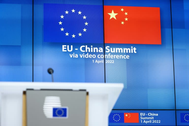 Salle de presse lors d'un sommet virtuel entre dirigeants européens et chinois, le 1er avril 2024 (Kenzo TRIBOUILLARD)