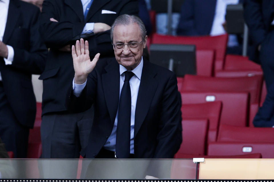 El presidente del Real Madrid, Florentino Pérez, durante el partido de La Liga Santander entre el Atlético de Madrid y el Real Madrid en el Estadio Wanda Metropolitano el 8 de mayo de 2022. (Foto: David S. Bustamante/Soccrates/Getty Images)