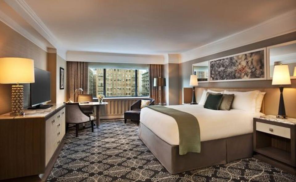  (Loews Regency New York)