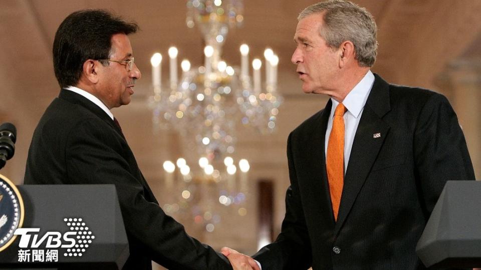 穆沙拉夫2006年訪美會見總統小布希。（圖／達志影像美聯社）