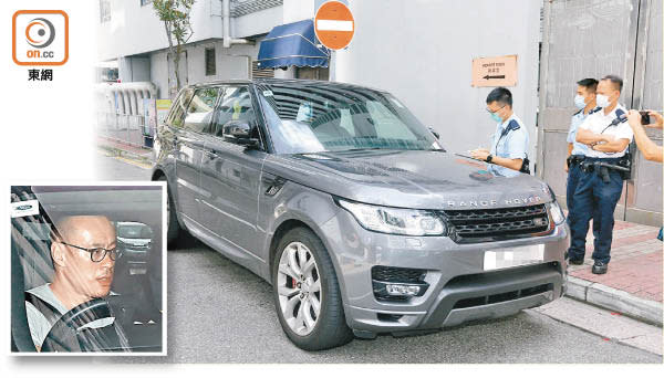 黎見恩駕車（下圖）到警署報到，其座駕因違泊而被抄牌。