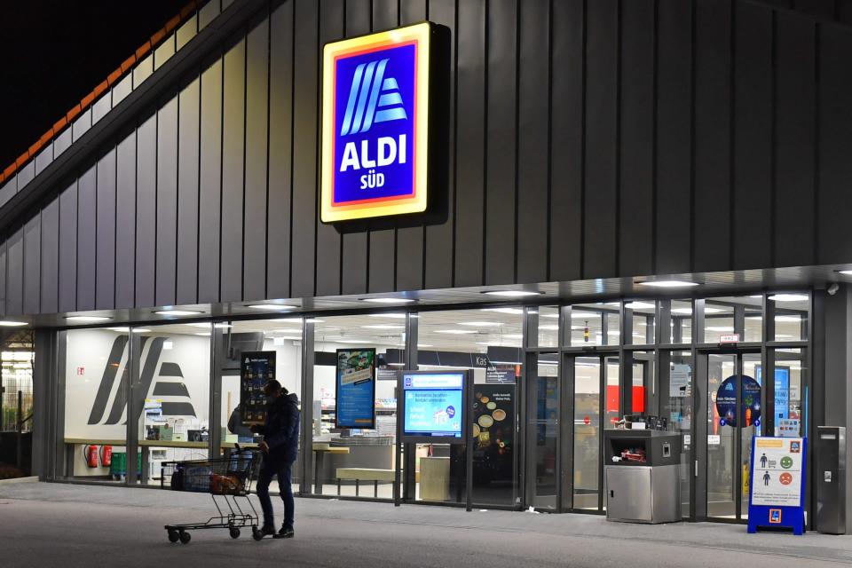 Im ersten Halbjahr 2023 will Aldi Süd einen Online-Lieferdienst starten. (Symbolbild) - Copyright: Frank Hoemann/Sven Simon via dpa