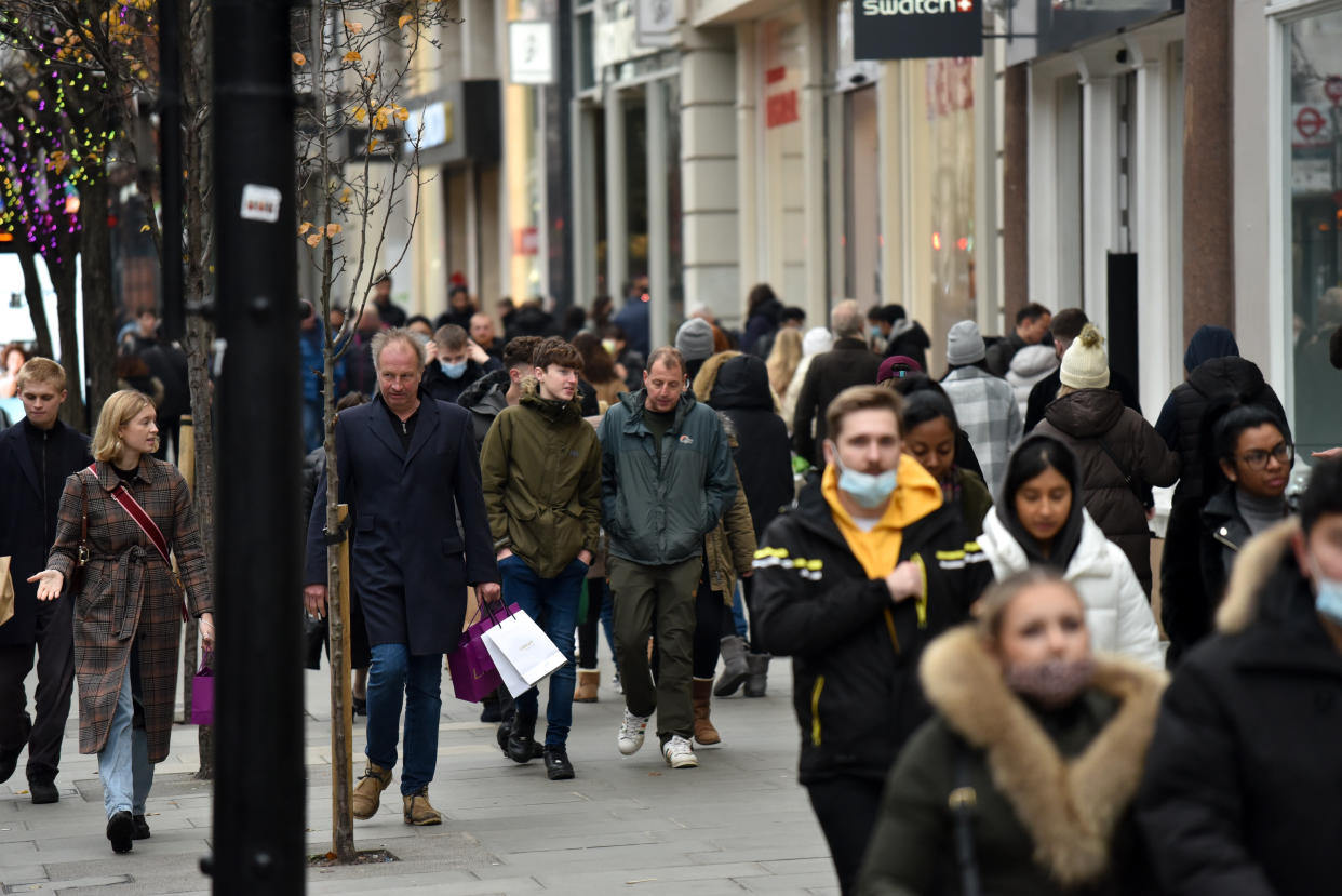 LONDON, UNITED KINGDOM - DECEMBER 19, 2021 - People Christmas shopping in the West End of London. (Photo credit should read Matthew Chattle/Future Publishing via Getty Images)