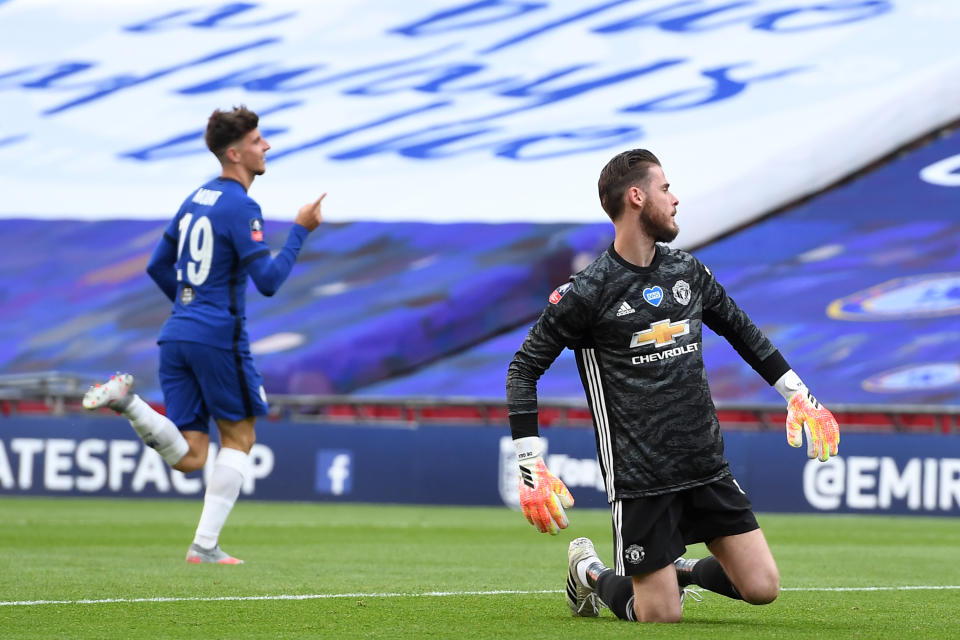 Manchester United goalkeeper David de Gea (right) had a day to forget as Chelsea topped the Red Devils 3-1 to advance to next month's FA Cup final. (Andy Rain/Getty Images)