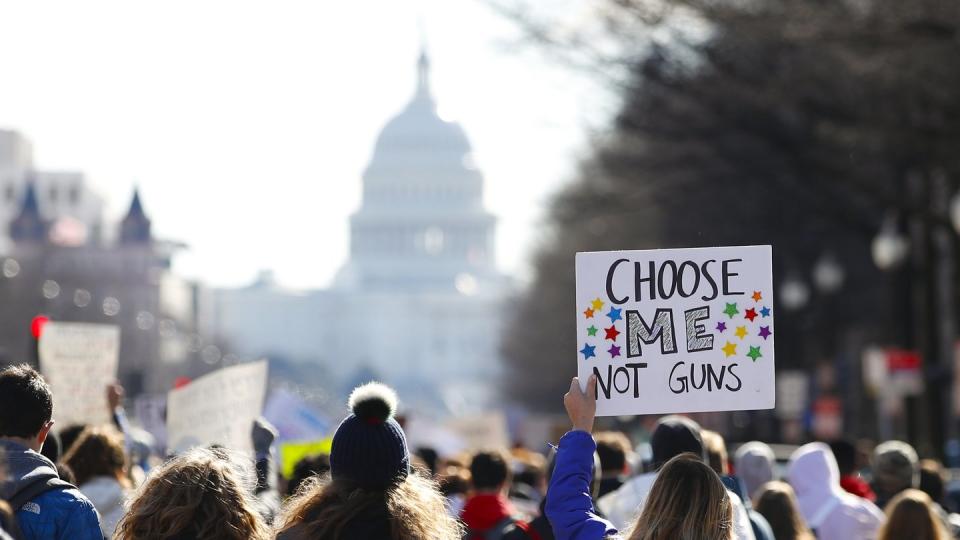 Die Schüler werfen der Politik vor, dass sie trotz vieler Versprechen keine durchgreifenden Änderungen der Waffengesetze durchgesetzt hat. Foto: Carolyn Kaster/AP