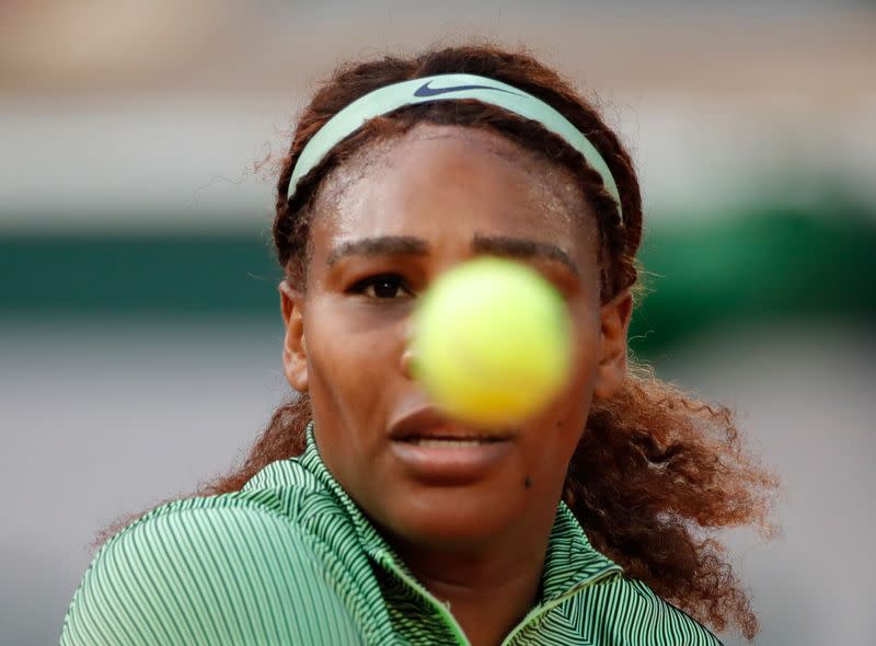 La tenista estadounidense Serena Williams durante su partido de segunda ronda del Abierto de Francia ante la rumana Mihaela Buzarnescu, Roland Garros, París, Francia