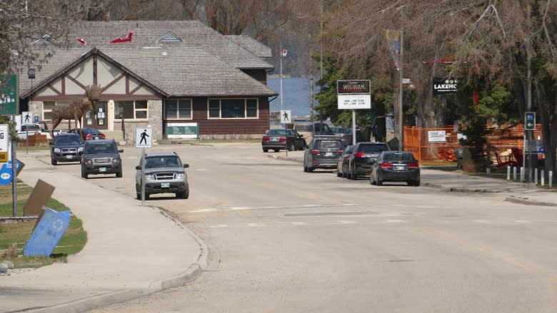 Hot weather leads to early start to summer tourist season in Riding Mountain National Park