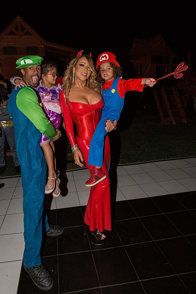 El hombre se vistió como Luigi en coordinación con su hijo Moroccan, quien iba como Mario.