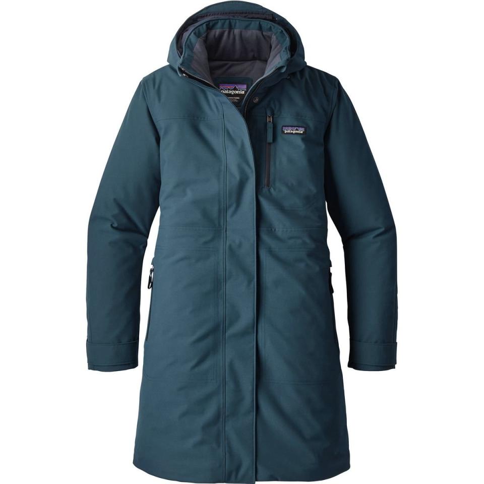 Patagonia's <a href="https://www.backcountry.com/patagonia-stormdrift-insulated-parka-womens?CMP_SKU=PAT01HT&amp;MER=0406&amp;skid=PAT01HT-SMOBL-M&amp;mr:trackingCode=74ECB4B3-4E6D-E711-8100-005056944E17&amp;mr:referralID=NA&amp;mr:device=c&amp;mr:adType=plaonline&amp;CMP_ID=PLA_GOc001&amp;utm_source=Google&amp;utm_medium=PLA&amp;k_clickid=e264eef4-605e-43fb-982b-f6dd8a894ced&amp;rmatt=tsid:1042790|cid:292605517|agid:20467850917|tid:aud-265486193956:pla-383332058291|crid:92885921677|nw:g|rnd:18362257126158306280|dvc:c|adp:1o3|mt:|loc:9073489&amp;gclid=Cj0KCQiAkNfSBRCSARIsAL-u3X-6zG_yYrC4ZOBqGCly2ATZXiHQVARMF5qa96xMMJkslZHDiIjL8DcaAnosEALw_wcB" target="_blank">eco-friendly&nbsp;parka</a>&nbsp;has recycled polyester and Thermogreen for natural warmth.