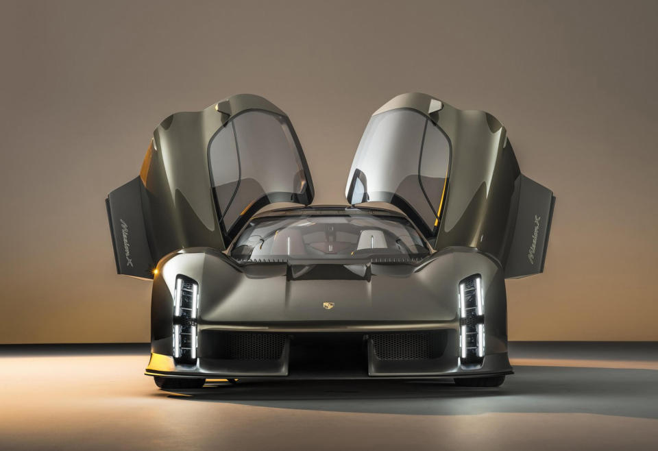 Mission X 是性能與 Modern Luxury 的顛峰之作，承襲PORSCHE的經典精神，引領未來跑車的科技發展。