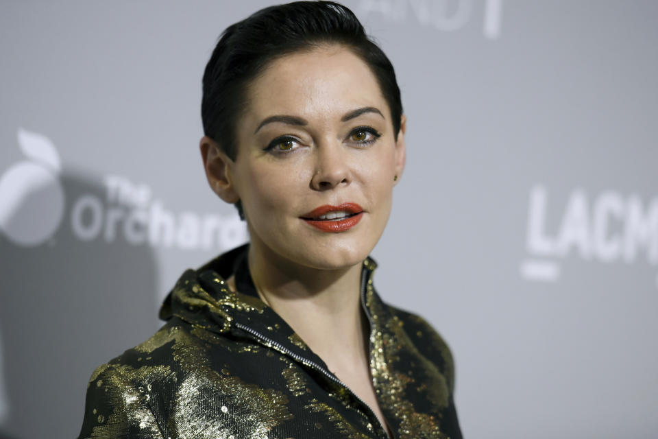 Schon vor einem Jahr sprach Rose McGowan darüber, von einem Studioboss vergewaltigt worden zu sein. (Bild: AP Photo)