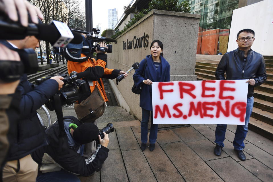 Protestors at a Vancouver, British Columbia, courthouse prior to the bail hearing for Meng Wanzhou, Dec. 10, 2018. (Photo: Jonathan Hayward/Canadian Press via AP)