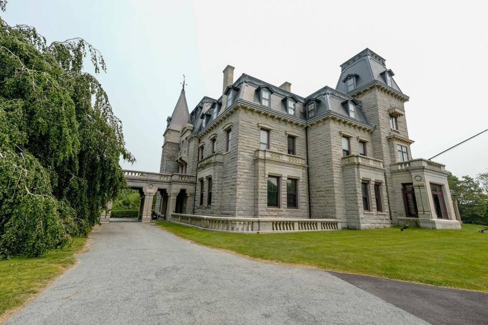The exterior of Chateau-sur-Mer doubled as Beechwood, the home of Caroline Astor, in Season 1. Fans will remember Bertha Russell being hustled out a back entrance when Mrs. Astor arrived home unexpectedly.
