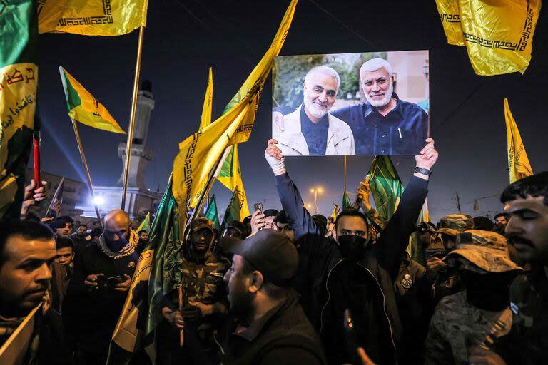 Manifestación en Bagdad de grupos proiraníes y en rechazo a los operativos de EE.UU. en Medio Oriente. (Ahmad Al-Rubaye / AFP)